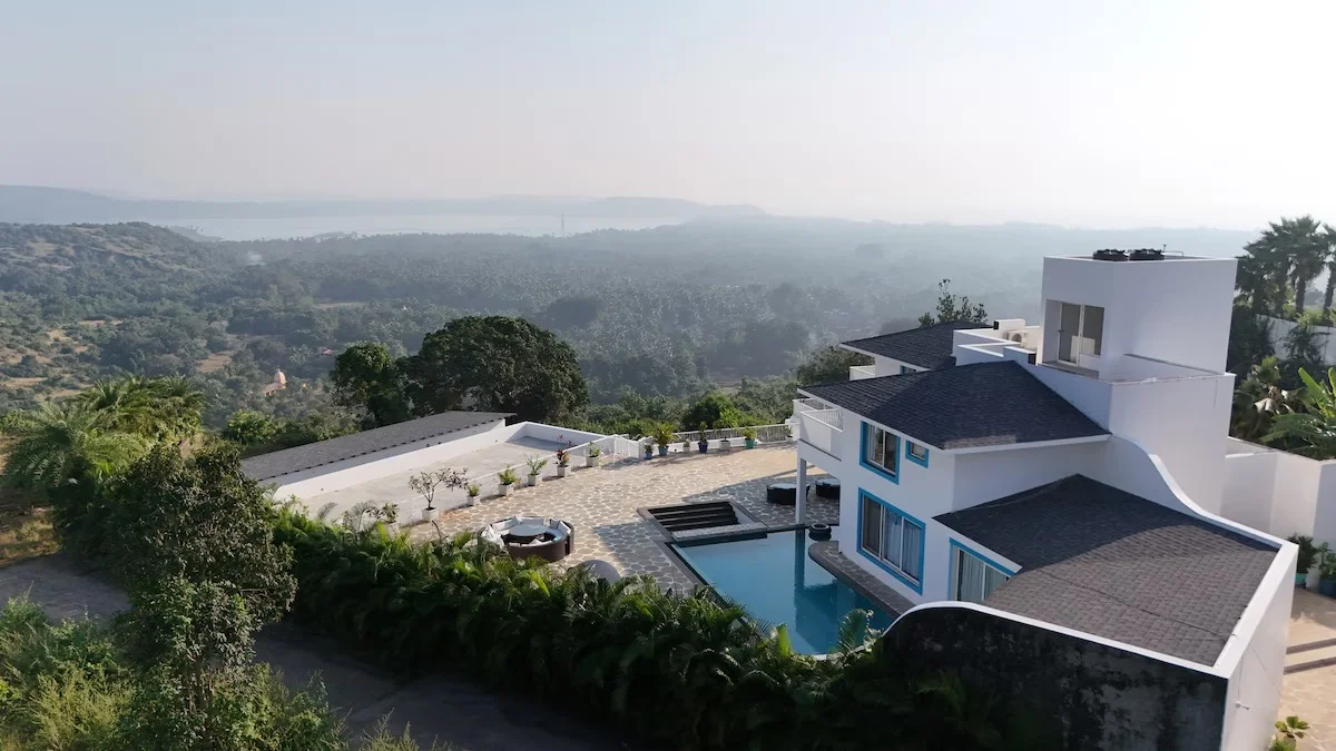 Casa Singh: Luxury 4BHK Villa with Pool, Morjim - Image 2